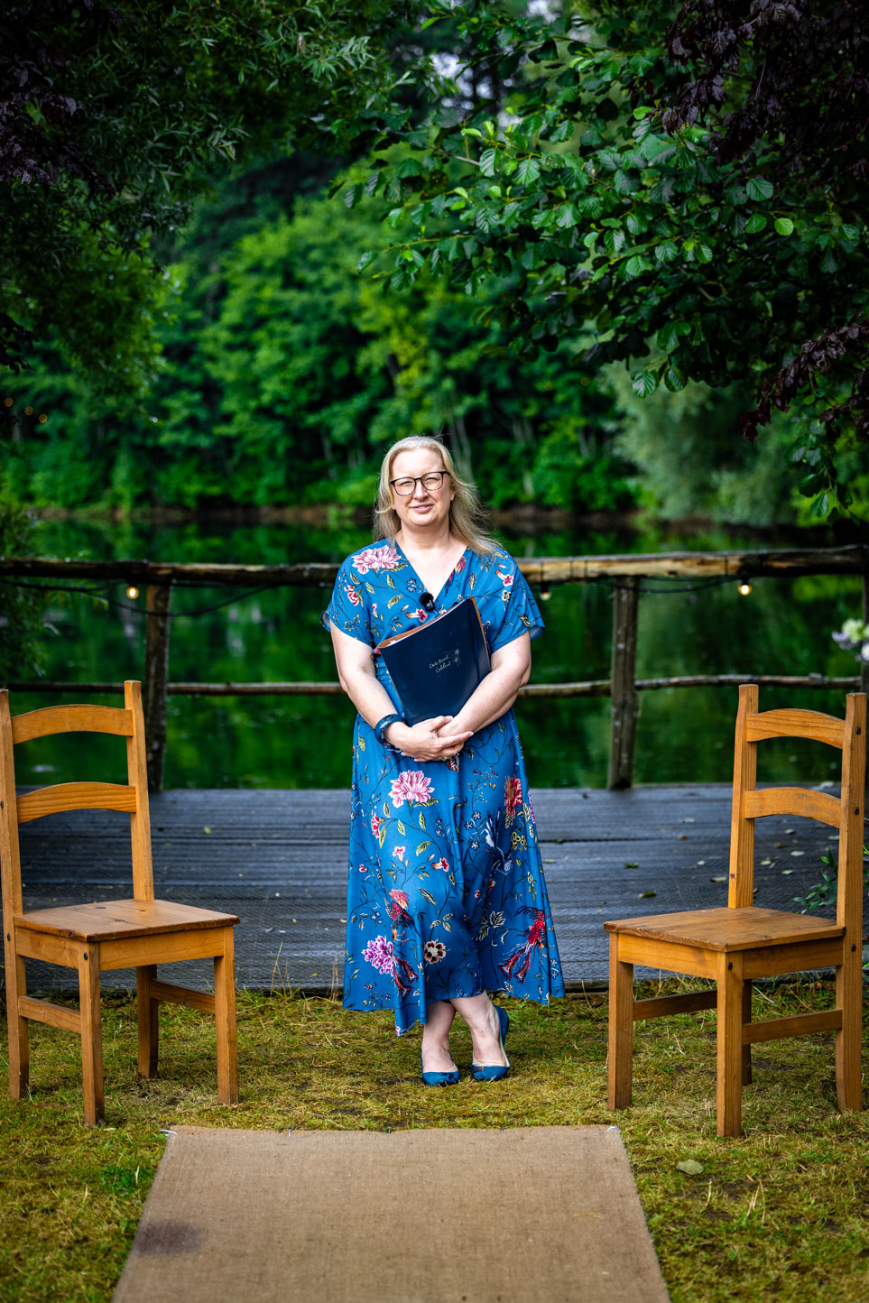 Deb Reed Celebrant Colchester Essex, performing the ceremony at Jacqui and Paulas wedding.